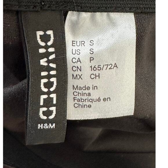 H&M Divided fuchsia sequin pull on mini skirt size Small - Picture 3 of 13